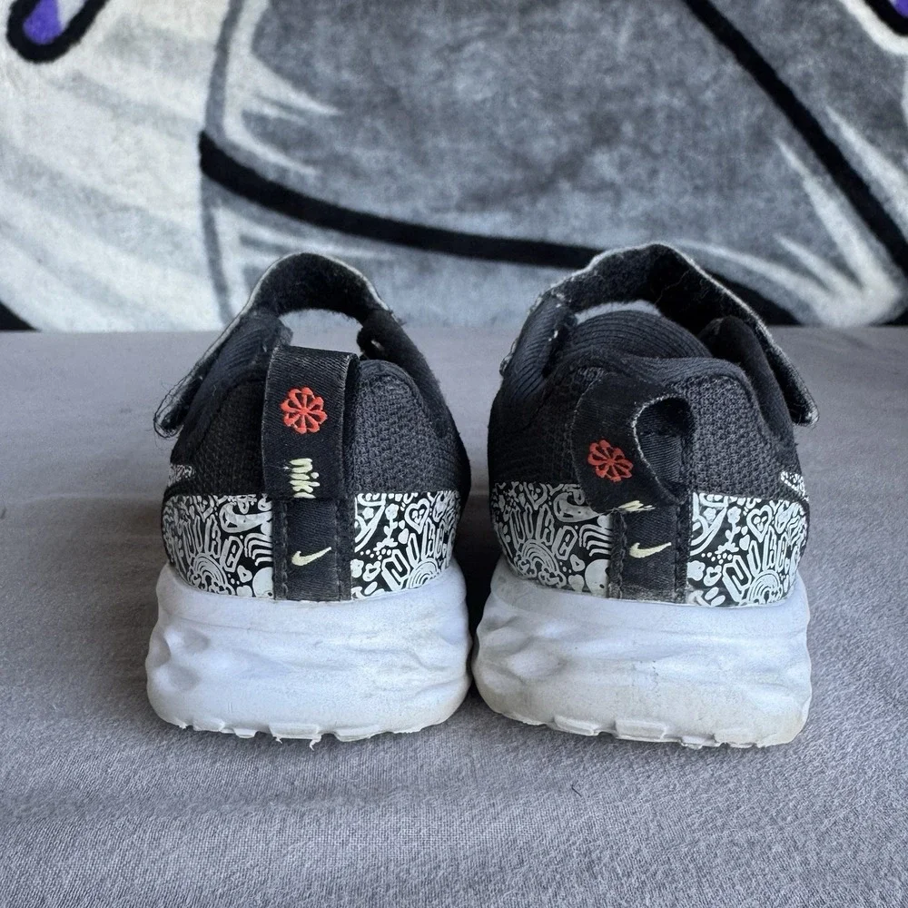 Nike product pair